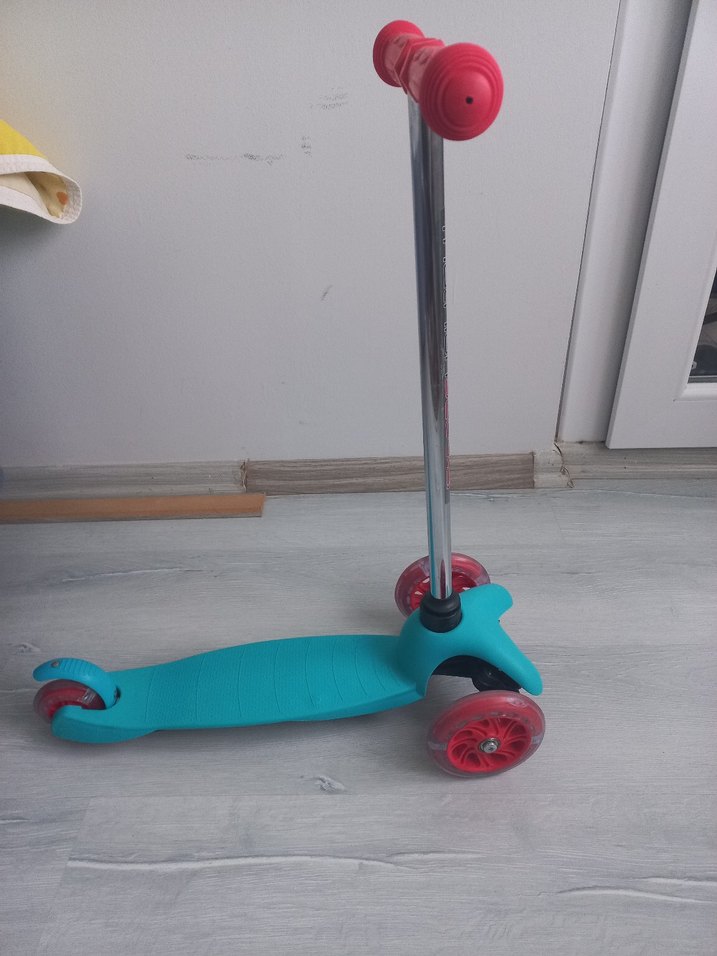 Turkuaz Çocuk Scooterı, Renkli Tasarım - Görsel 3