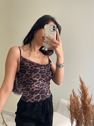 s Beden Askılı Leopar Desen bluz