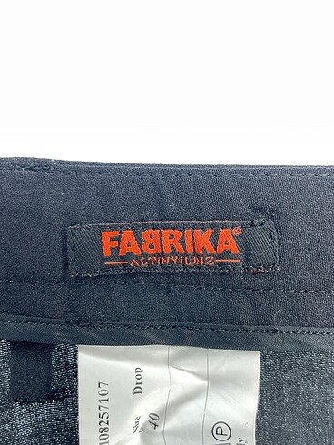40 Beden siyah Renk Fabrika Kumaş Pantolon %70 İndirimli.