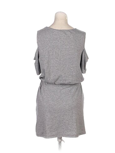 m Beden PreLoved Kısa Elbise %70 İndirimli.