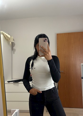 Stradivarius Siyah Beyaz Uzun Kollu Crop Top
