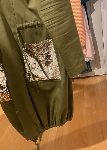 Kadın Parlak Kamuflaj Cepli Uzun Ceket - Görsel 2