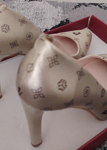 36 Beden kırmızı Renk SIFIR!!!!!! Pierre Cardin 36 Numara Topuklu Ayakkabı