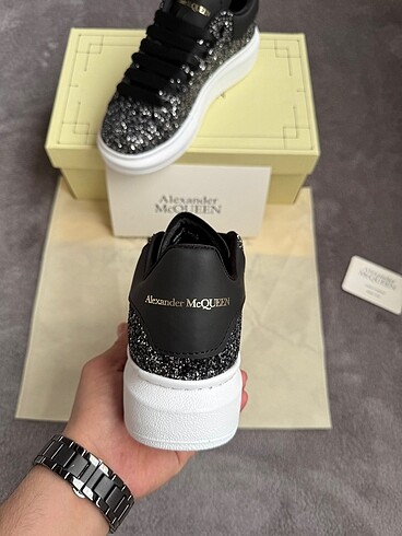 39 Beden Alexander McQueen