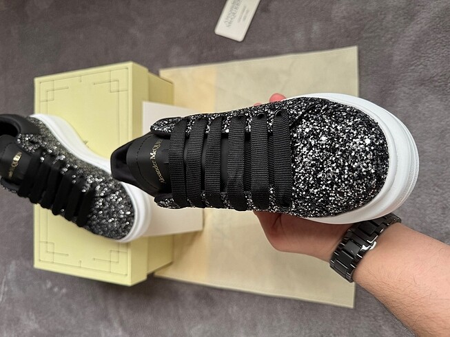 37 Beden Alexander McQueen