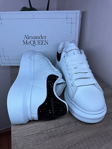 38 Beden Alexander McQueen