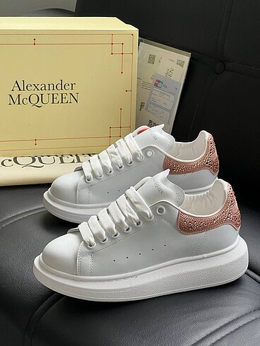 38 Beden Alexander McQueen
