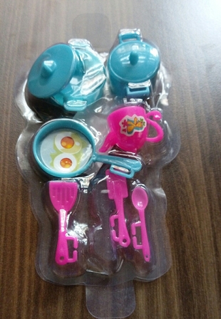 barbie bebek tencere seti