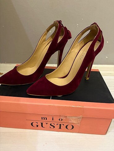Mio Gusto Bordo Püsküllü Stiletto
