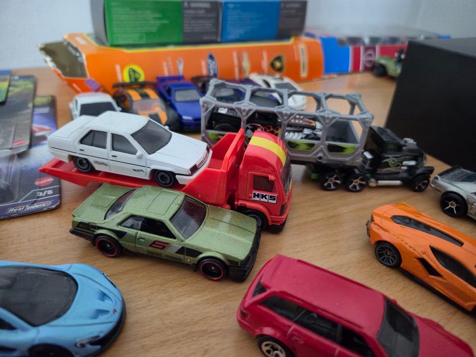 Hotwheels 2 taşıyıcı 9 araç lot - Görsel 3