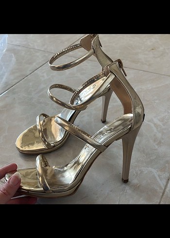 Altın Renkli Tokalı Stiletto Kadın Abiye Ayakkabı - Görsel 2