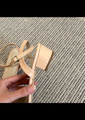 Bej mini topuk sandalet günlük - Görsel 2