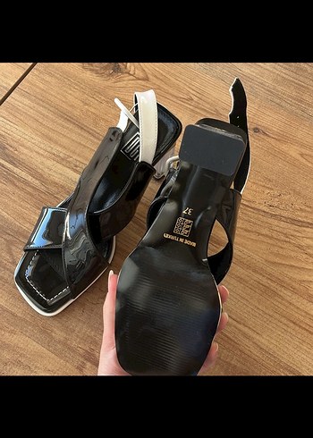 Siyah Blok Topuklu Kadın Sandalet - Görsel 2