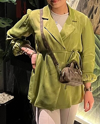 Tasarımcı Yemyeşil harika bir blazer saten