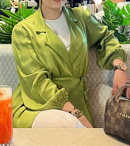 Yemyeşil harika bir blazer saten