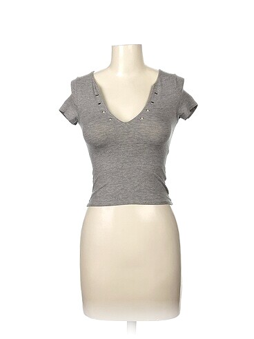 H&M T-shirt %70 İndirimli.