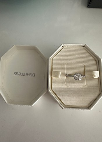 swarovski Tek Tasli Zarif Yuzuk