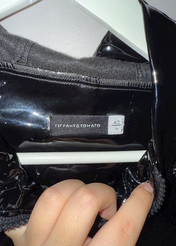 Parlak Siyah Midi Yağmurluk - Görsel 3