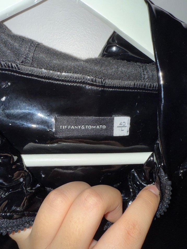 Parlak Siyah Midi Yağmurluk - Görsel 3