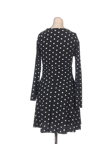 l Beden PreLoved Kısa Elbise %70 İndirimli.