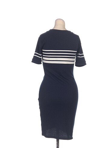 38 Beden PreLoved Kısa Elbise %70 İndirimli.