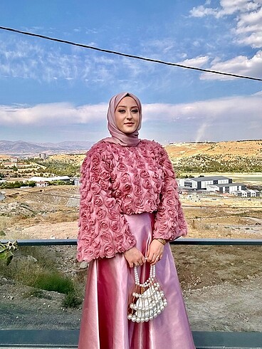 Çiçekli saten etekli takım