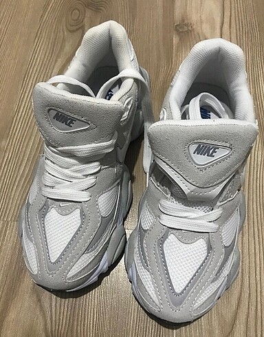 Nike Cok kaliteli ayakta yokmuş gibi hafif ürün yeni kutulu her numar