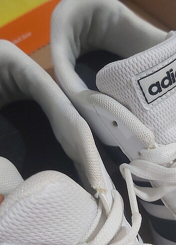 36 Beden beyaz Renk Adidas ayakkabı