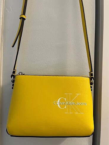 Beden Calvin Klein Sarı çanta