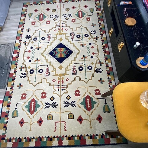  Beden sarı Renk Az kullanılmış halı
