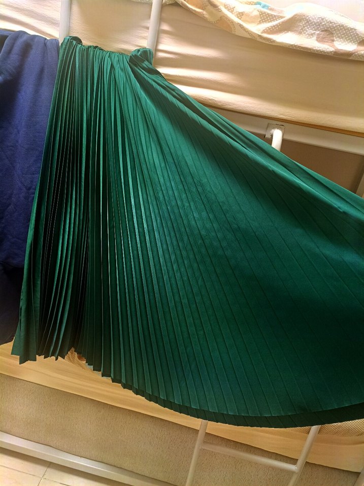 Yeşil Piliseli Uzun Kadın Etek - Görsel 4