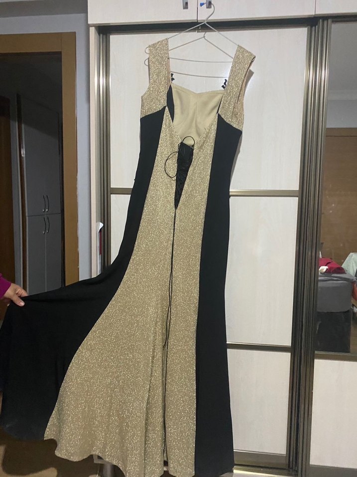 Dantel Detaylı Siyah Uzun Abiye Elbise - Görsel 2