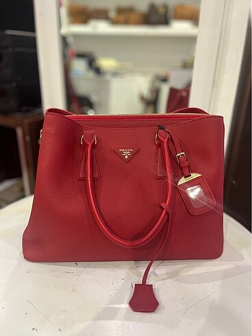 Prada çanta