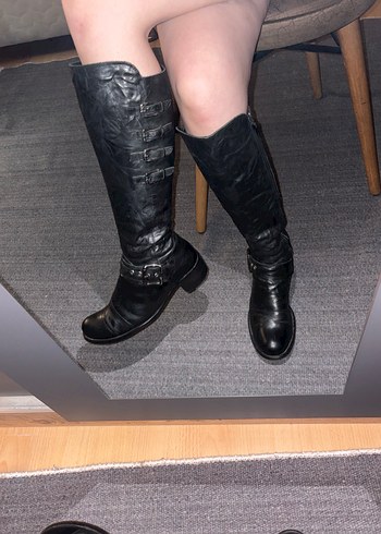 Siyah Deri Tokalı Dizüstü Bot - Görsel 4