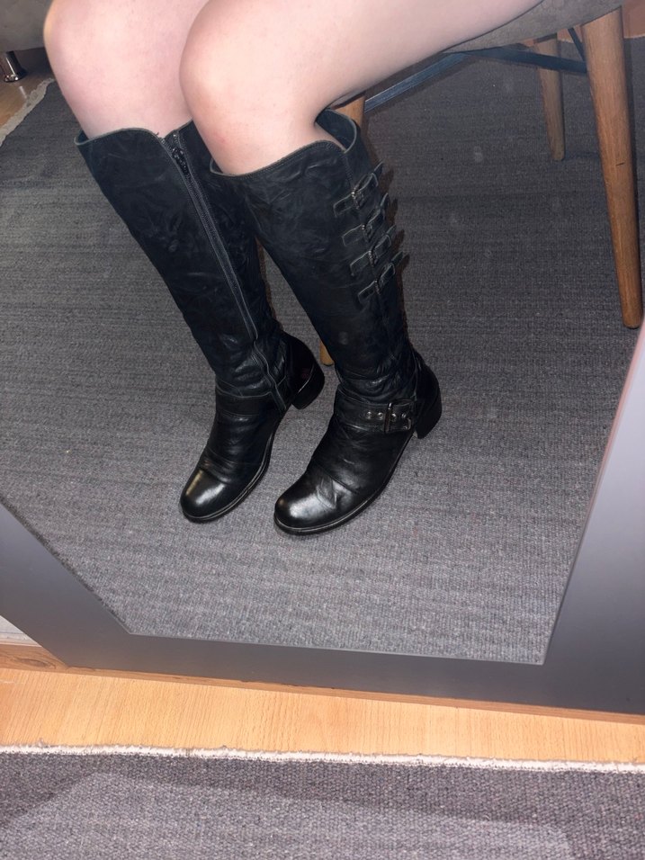 Siyah Deri Tokalı Dizüstü Bot - Görsel 3