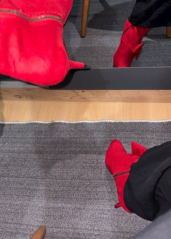 Kırmızı Süet Fiyonklu Topuklu Kadın Bot - Görsel 5