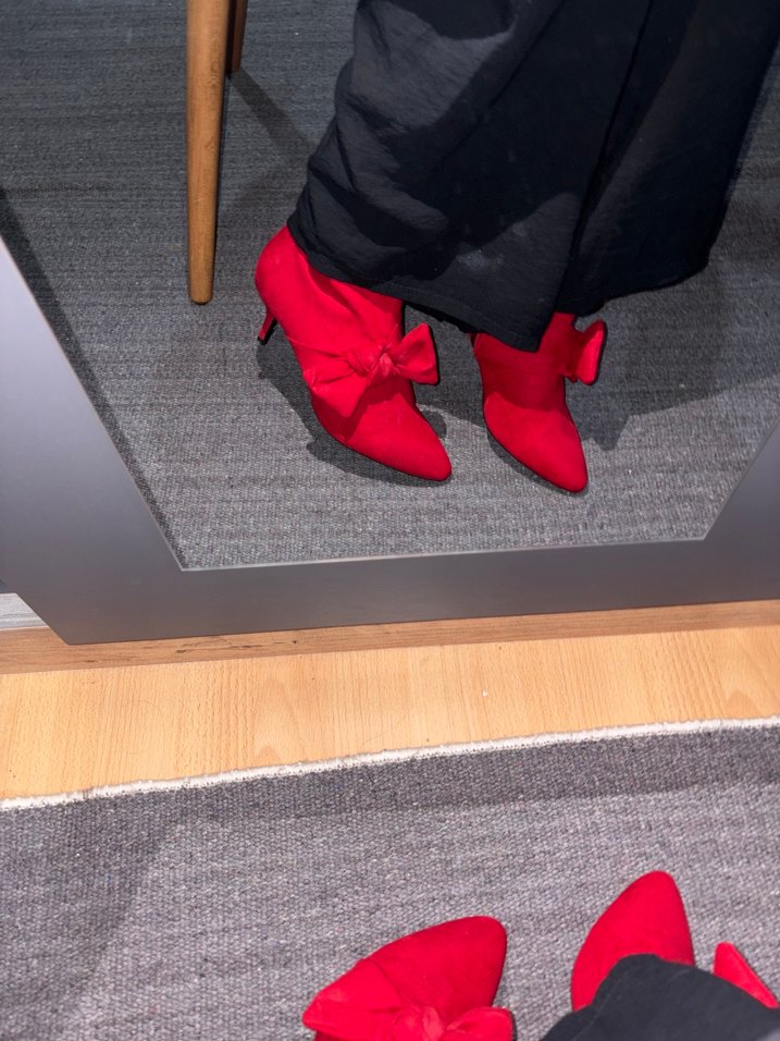 Kırmızı Süet Fiyonklu Topuklu Kadın Bot - Görsel 2