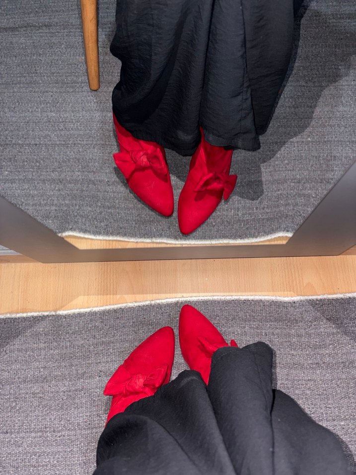 Kırmızı Süet Fiyonklu Topuklu Kadın Bot - Görsel 4