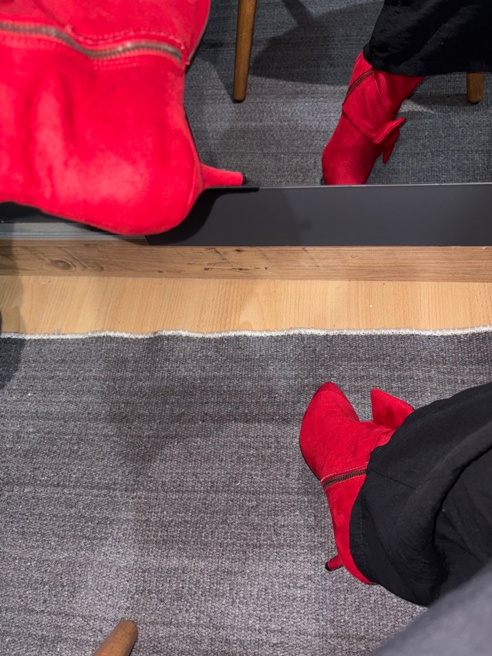 Kırmızı Süet Fiyonklu Topuklu Kadın Bot - Görsel 5