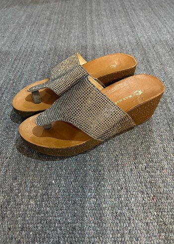 Kahverengi Pul Detaylı Kadın Dolgu Topuk Terlik - Görsel 3