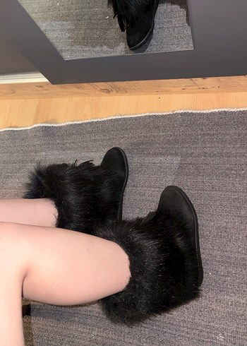 Siyah Süet Kürklü Kadın Dolgu Topuk Bot - Görsel 7