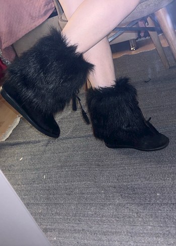 Siyah Süet Kürklü Kadın Dolgu Topuk Bot - Görsel 4