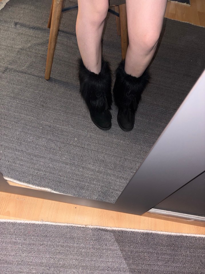 Siyah Süet Kürklü Kadın Dolgu Topuk Bot - Görsel 5