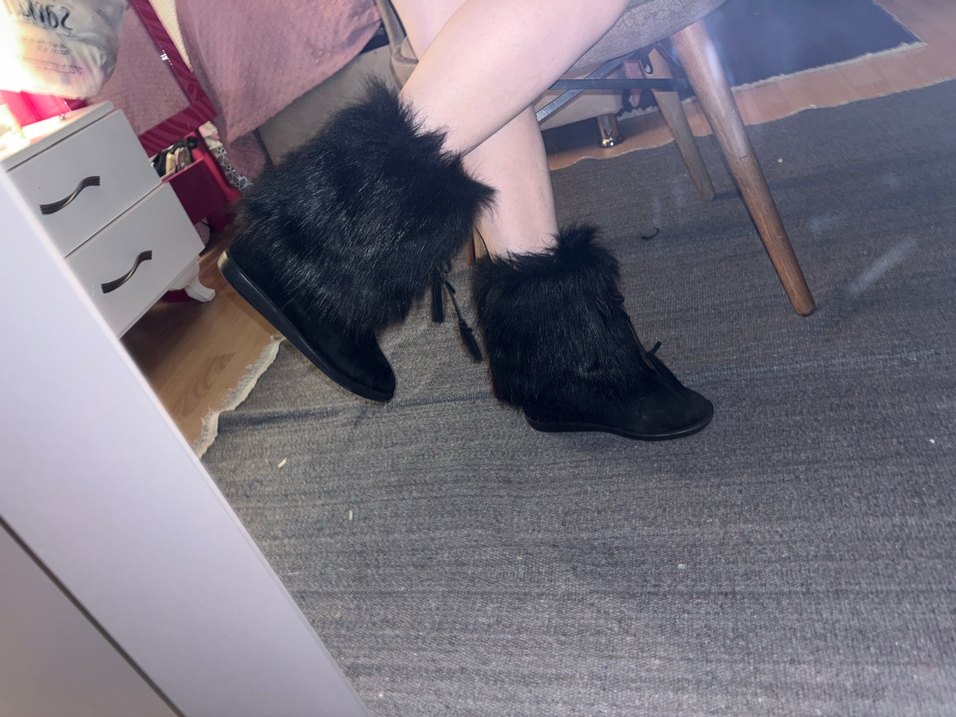 Siyah Süet Kürklü Kadın Dolgu Topuk Bot - Görsel 4