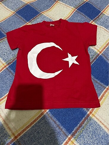 Ayyıldız tişört