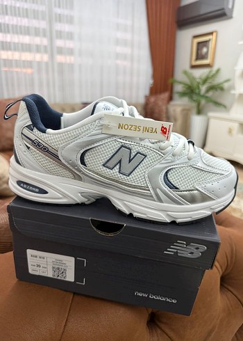 New Balance Gri Beyaz Kadın Spor Ayakkabı - Görsel 3