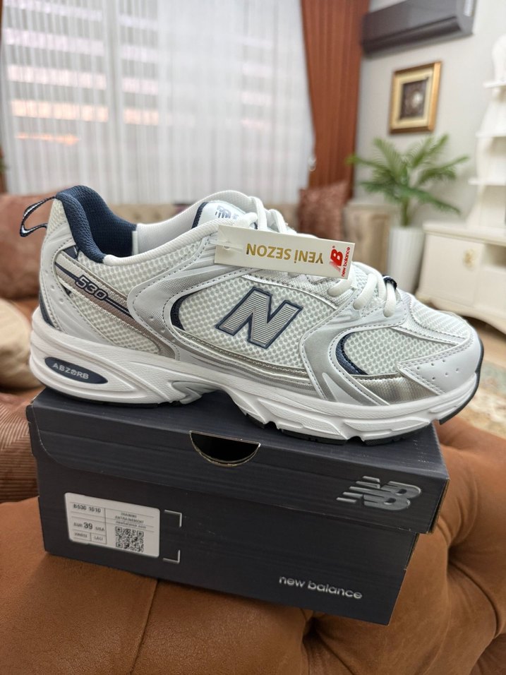 New Balance Gri Beyaz Kadın Spor Ayakkabı - Görsel 3