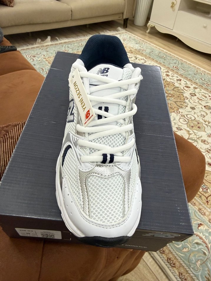 New Balance Gri Beyaz Kadın Spor Ayakkabı - Görsel 2