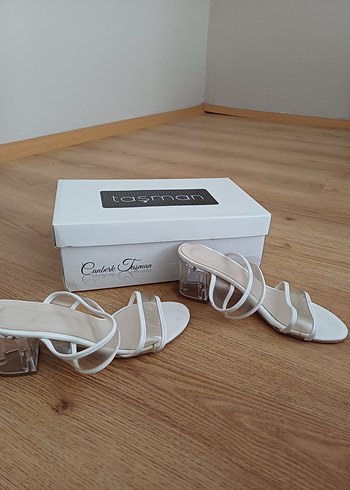 Beyaz Minimalist Kadın Topuklu Terlik - Görsel 3