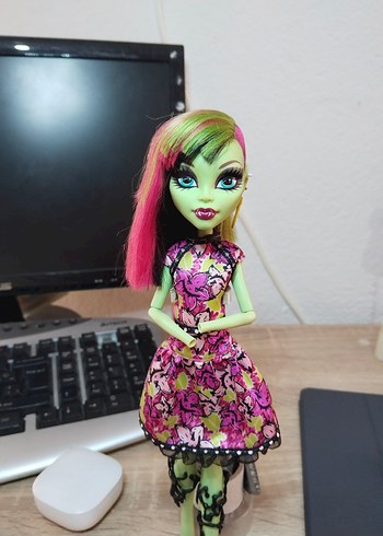 Monster High Venus McFlytrap Bebek - Görsel 2